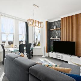 Lovely Seafront Flat by Eastbourne Beach, hotel in Eastbourne