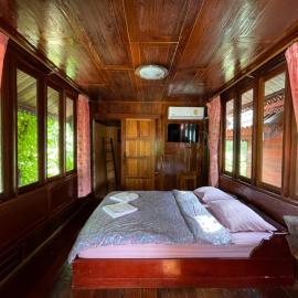 Healing House Holistic Farm Stay, hotel in Ban Wet