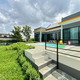 Moon Nine Village Khao Yai, hotel v destinaci Pong Talong