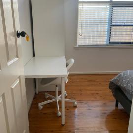 Comfortable Room in Spacious Greenacre Home - GA1, hotel v destinácii Chullora