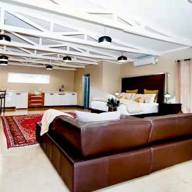 Munro Suites