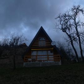 Brvnara Iva, hotel a Jezdići