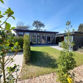 Comfort bungalow 01 met jacuzzi, hotel di Putten
