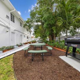 Stylish Miami Studio - Gym - Close to Aventura