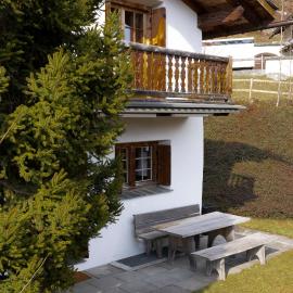 Haus 3 - 5 Zimmer Haus mit Garten in ruhiger Wohngegend, hotel a Laax-Murschetg