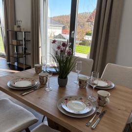 Gemütliche Ferienwohnung mit Sonnenterrasse, hotel en Schlitz