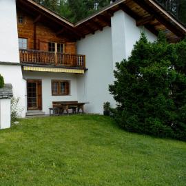 Haus 2 - Gemütliches 5 Zimmer Haus in ruhiger Wohngegend mit Garten, hotel a Laax-Murschetg