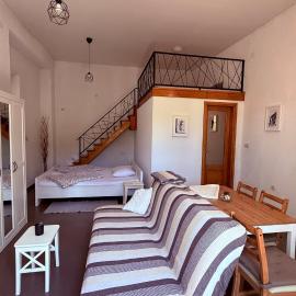 Apartment Paolo, hotel in Senj
