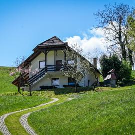 Countryside house, 1,5 hour from Bled, hôtel à Male Brusnice