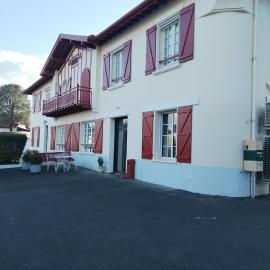 Gîte classé 4 étoiles Mulhoa, ξενοδοχείο σε Hasparren