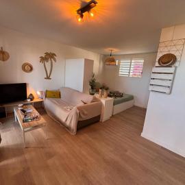 Joli Studio vue Mer avec Piscine