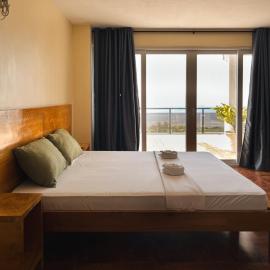 Seaview Mansion Deluxe Apartment 9, hotel in Dalaguete