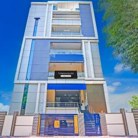 Super OYO Townhouse Dwarakanagar Near Gurudwara, hotel in Visakhapatnam