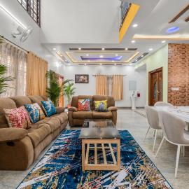 Splendor lux 5 BHK Villa by Susan Homestay