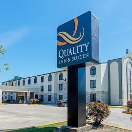 Gonzales में, होटल Quality Inn & Suites Near Tanger Outlet Mall