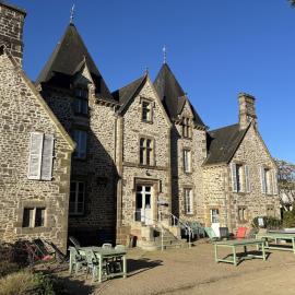 Château du Bourg, hótel í Saint-Denis-de-Gastines