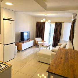 Centrally Located Apartment with Hotel-Style Privileges