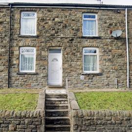 Bramble Cottage In The Wonderful Rhondda Valley by STAE-Homes, готель у місті Llwyn-y-pia