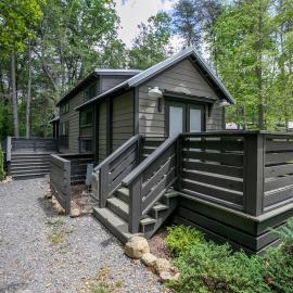 Stunning Cottage Nestled Amidst Trees with Fire Pit in Monteagle, Tennessee, מלון במונטיגל