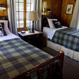 Tiny Cabin Perfect an Individual Escape with BBQ in Riverside, Wyoming, Hotel in Encampment