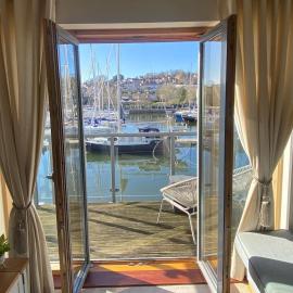 Stunning Marina Apartment, Hotel in Portishead