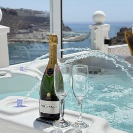 Bella Vista - Jacuzzi with amazing sea views