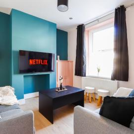 Sanjo Suite I Sleek 2BR I Sleeps 6 I Near Cardiff City Centre I Principality Stadium I Motorpoint Arena Cardiff I WiFi I Parking and Easy Access to Barry Island, hotel v destinaci Cardiff