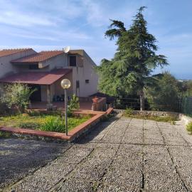 Casa vacanze BY THE SEA، فندق في ترابيا