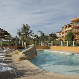 Hotel Lou Castelet: Carros şehrinde bir otel