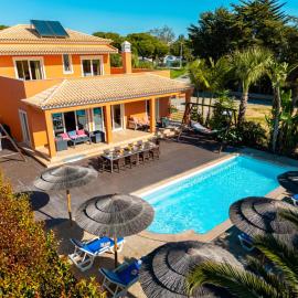 Villa California - Piscina aquecível e BBQ na Corcovada, Albufeira