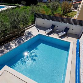 Villa Trapezium - private heated pool & table soccer