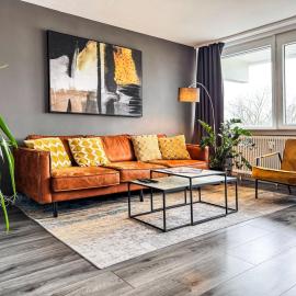 Geräumige Ferienwohnung mit Parkplatz direkt an der S-Bahn nach München