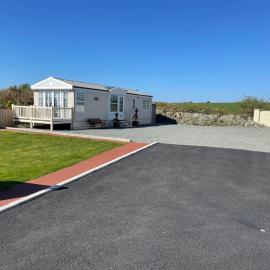 Chalet Sleeps 4 Near Cymyran Beach, hotel a Holyhead