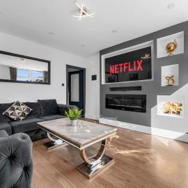 3BR Bolton Home Games Room & Long Stays