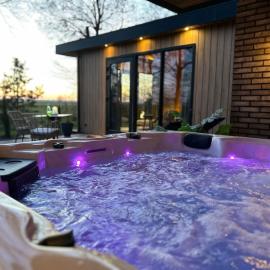 Wellnesslodge Kievit、Dalerveenのホテル