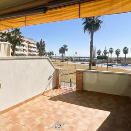 Onze - primera línea de mar con piscina