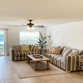 Peaceful lakefront condo on Siesta Key - Private beach access, 2 pools, tennis and pickleball courts, hotel i Siesta Key