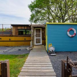 Swallowfield Glamping-Unsinkable, hotel u gradu Jeovil