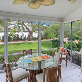 Spacious 2BR Siesta Key condo with private beach access, hotel in Siesta Key