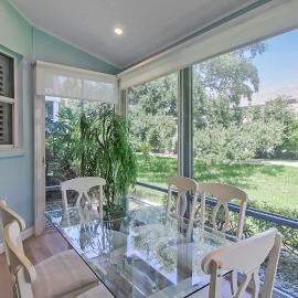 Updated 2BR Siesta Key condo with private beach access, hotel in Siesta Key