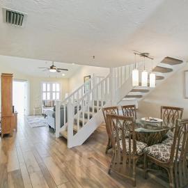 Spacious 3BR Siesta Key condo with private beach access, hotel in Siesta Key
