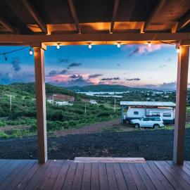 Scenic Serene RV - Panoramic Views, hotelli kohteessa Culebra