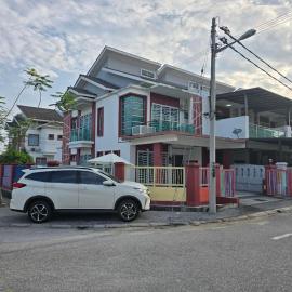 HOMESTAY KLeMERU E POH، فندق في Chemor