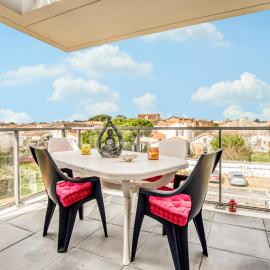 2 Bedroom Nice Apartment In La Tremblade