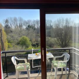 Studio White Chateau met parking en zonnig balkon
