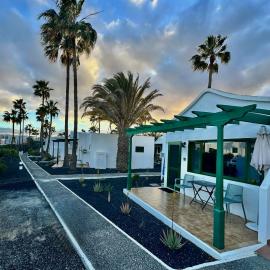 Wine lovers bungalow in Puerto del Carmen, hotel in Tías