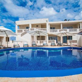 Carambola Hotel with Pool Access, Steps to Beach, hotel in Christ Church