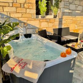 Pounda에 위치한 호텔 La vie est belle Luxury Residence With Jacuzzi 1