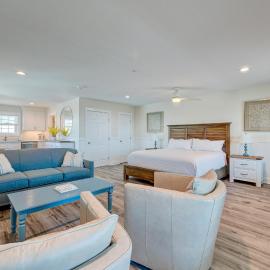 2008 King Suite, 2nd Floor Serenity