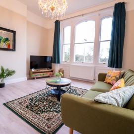 Stunning Park View Maisonette - 2 Bedrooms